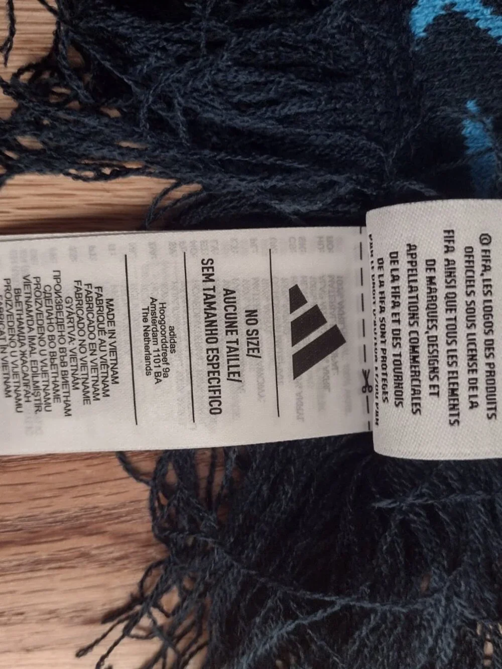 NWT FIFA World Cup 26 Scarf, Quaker branded, very heavy/thick and warm